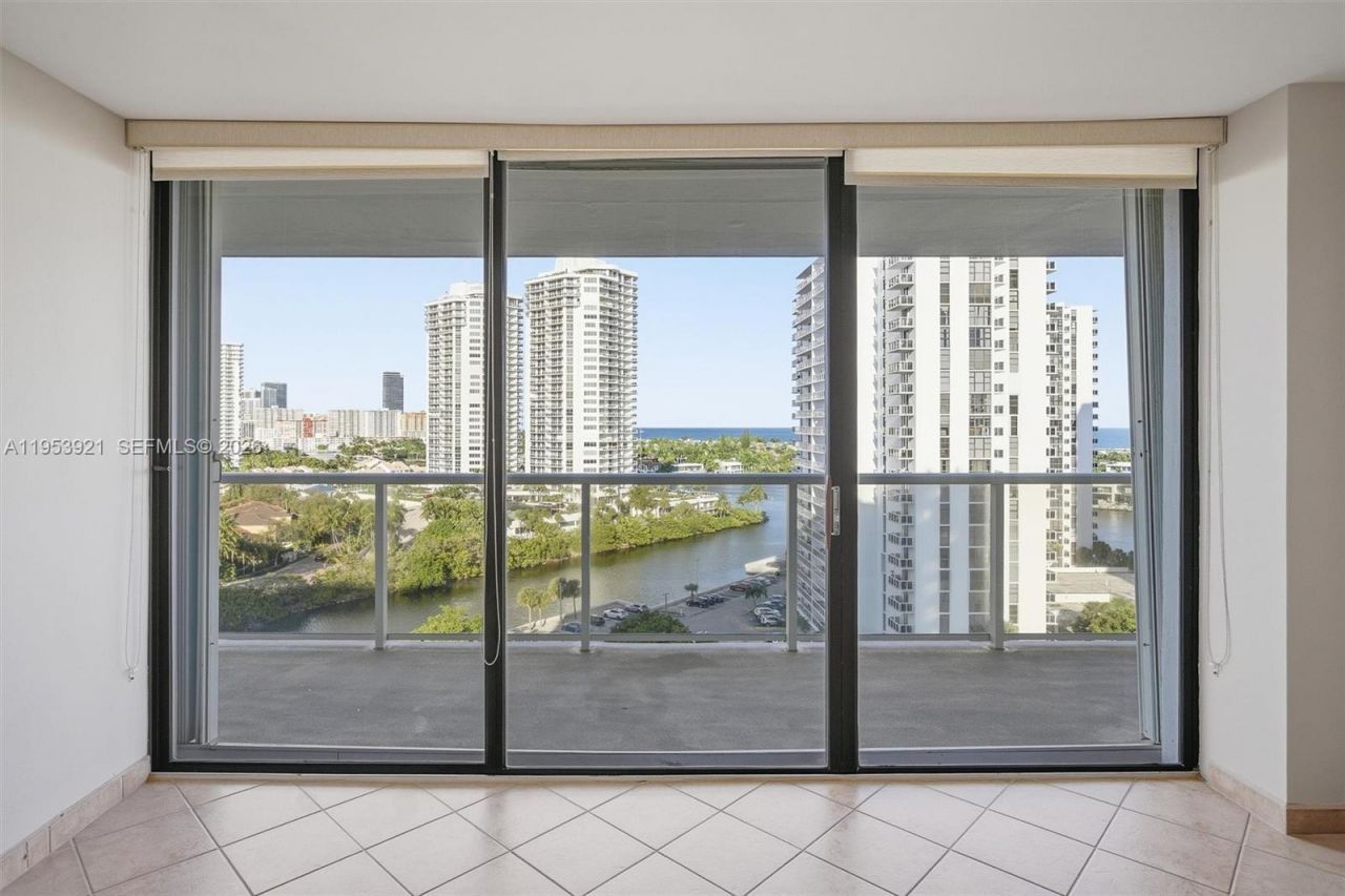 3731 N Country Club Dr, Unit 1421, Aventura, FL 33180 Photo