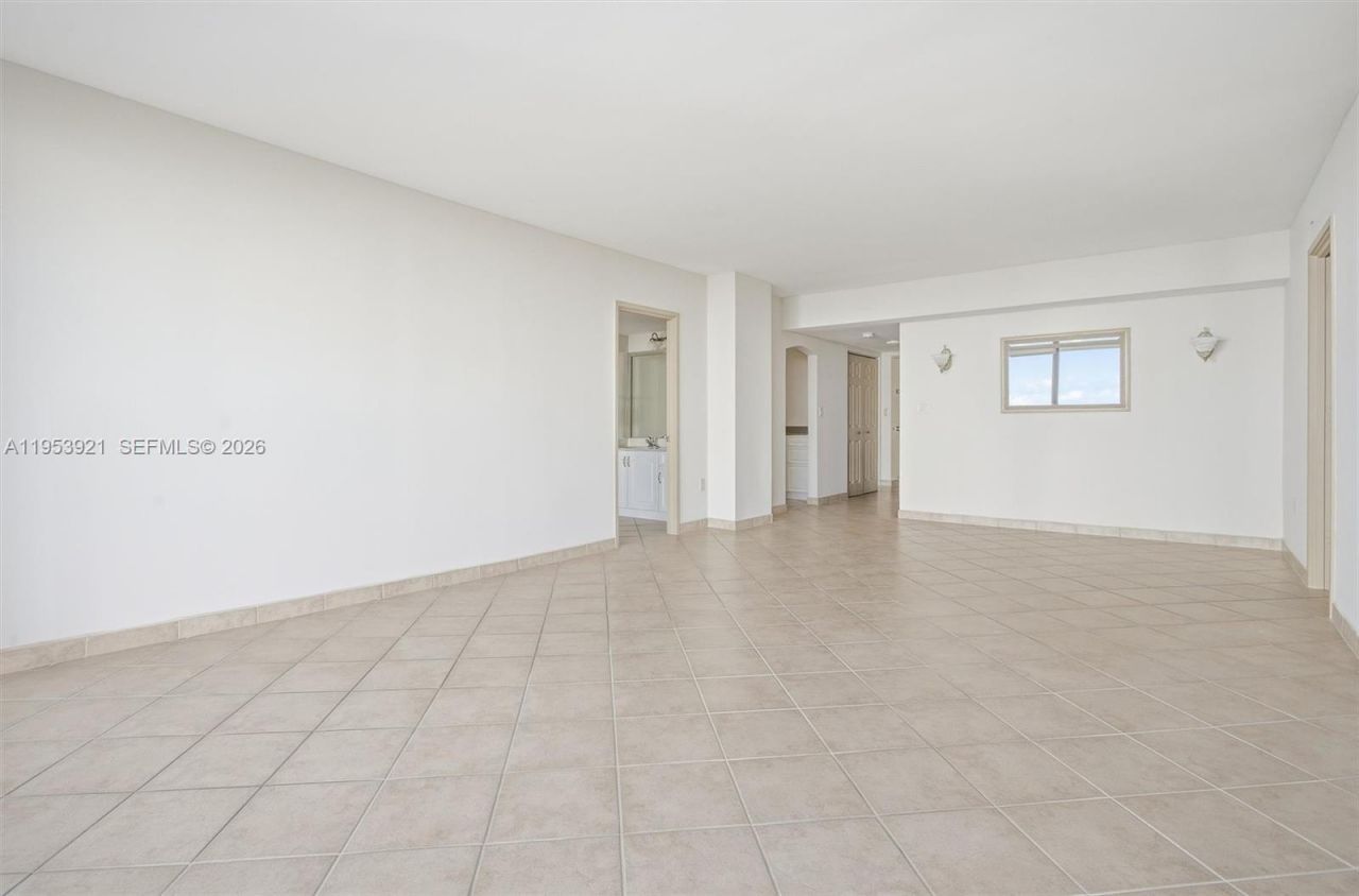 3731 N Country Club Dr, Unit 1421, Aventura, FL 33180 Photo