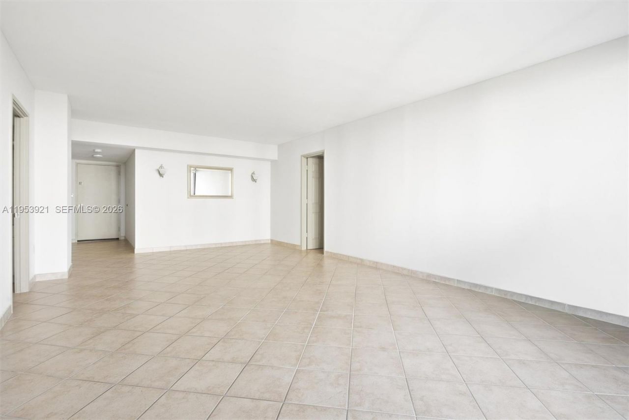 3731 N Country Club Dr, Unit 1421, Aventura, FL 33180 Photo