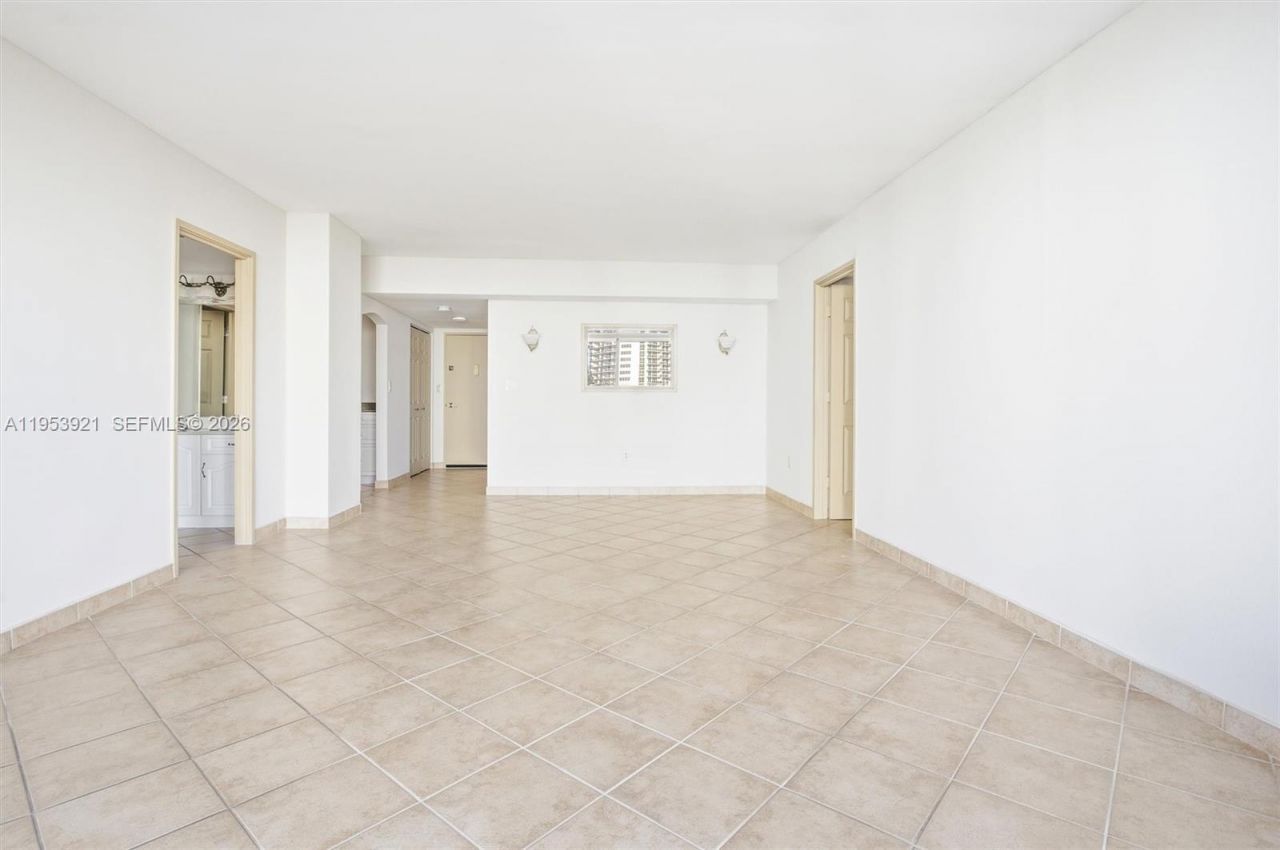 3731 N Country Club Dr, Unit 1421, Aventura, FL 33180 Photo