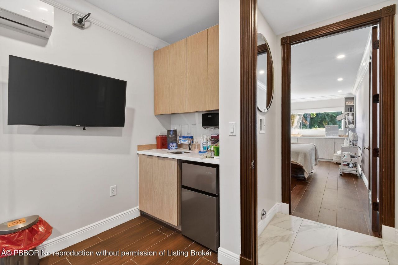 249 Peruvian Avenue, Unit 1811, Palm Beach, FL 33480 Photo