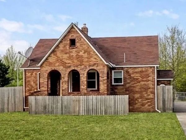 4242 Mccartney Road, Lowellville, OH 44436