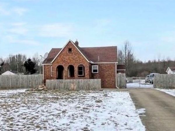 4242 Mccartney Road, Lowellville, OH 44436