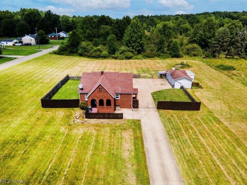 4242 Mccartney Road, Lowellville, OH 44436 Photo 2