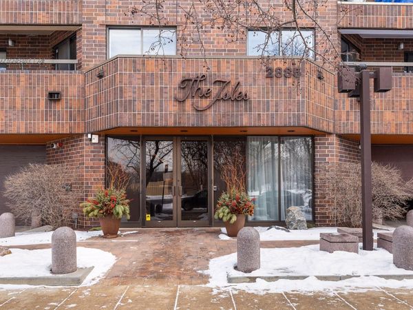 2885 Knox Avenue S, Unit 404, Minneapolis, MN 55408
