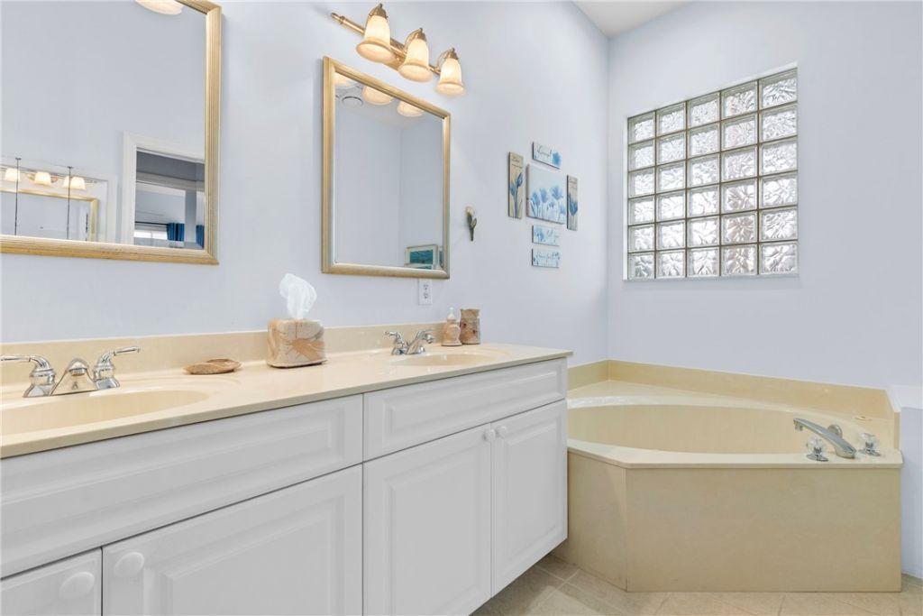 11 Winghaven Lane, Hutchinson Island, FL 34949 Photo