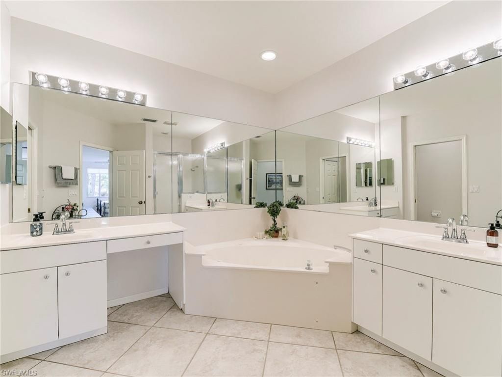 8461 Southbridge Dr, Unit 4, Estero, FL 33967 Photo