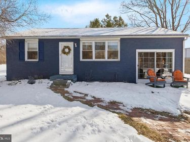 15 MAPLE AVENUE, LINE LEXINGTON, PA 18932