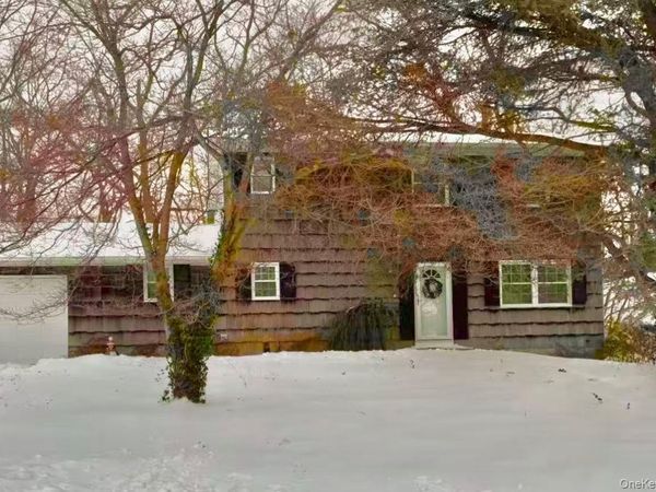 16 Ave J, Ronkonkoma, NY 11779