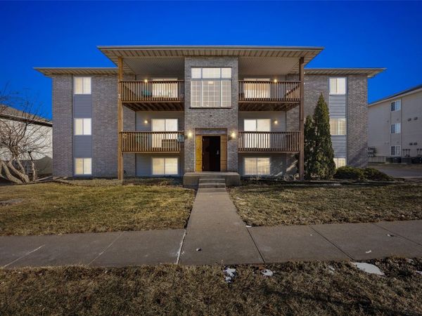 56 West Side Drive, Iowa City, IA 52246