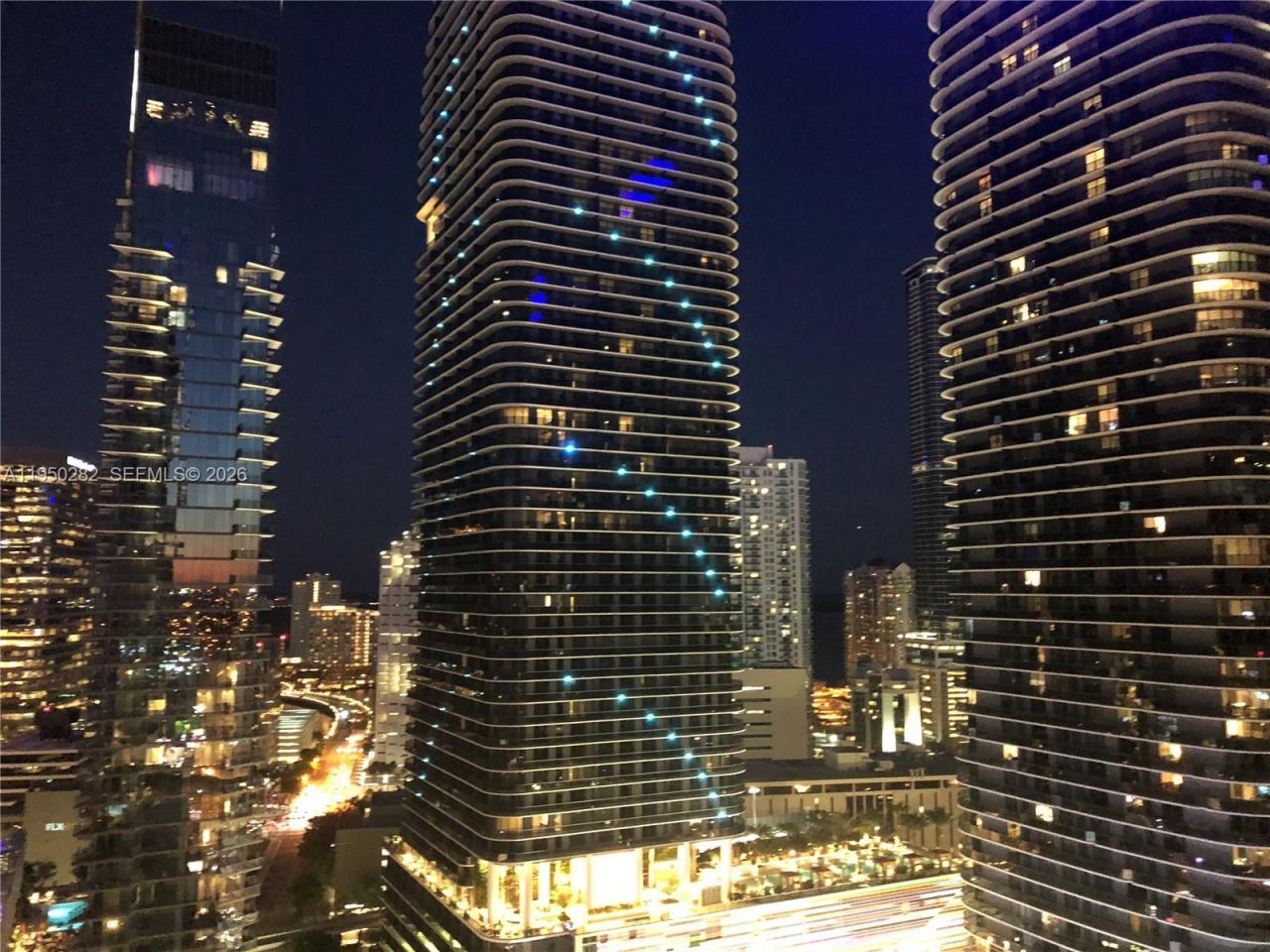 88 SW 7th St, Unit 2203, Miami, FL 33130 Photo