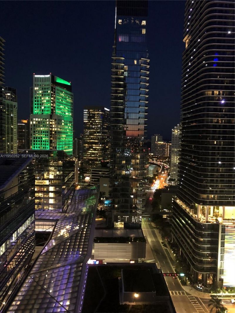 88 SW 7th St, Unit 2203, Miami, FL 33130 Photo