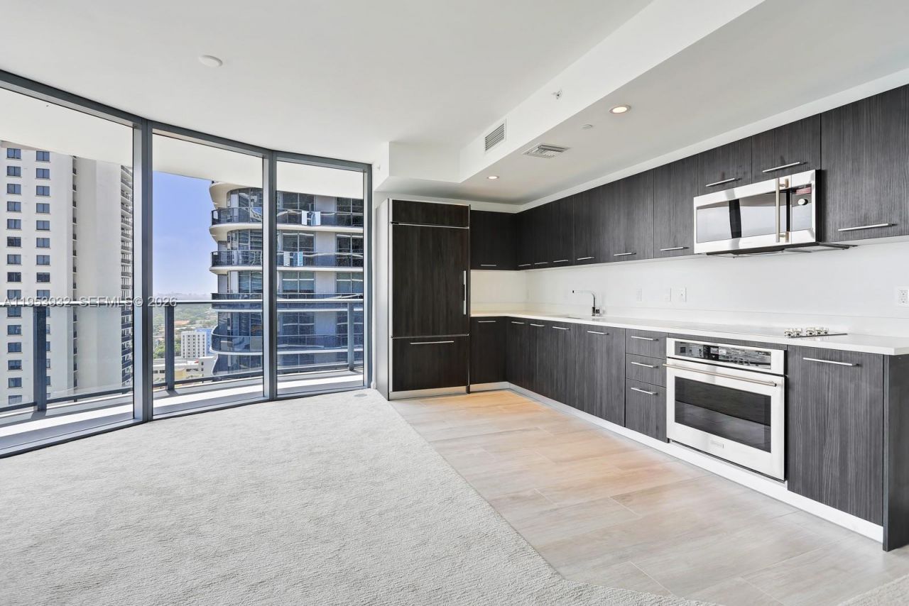 45 SW 9th St , Unit 1806, Miami, FL 33130 Photo