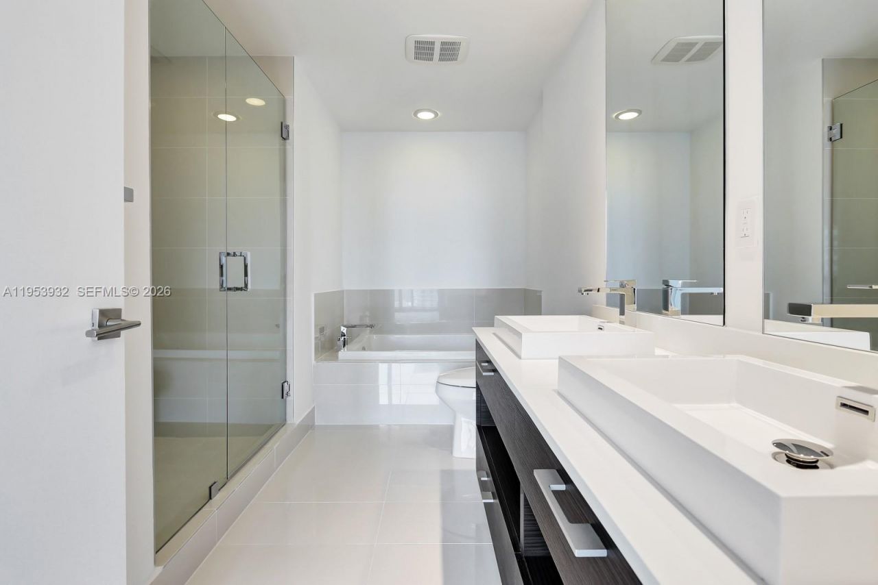 45 SW 9th St , Unit 1806, Miami, FL 33130 Photo