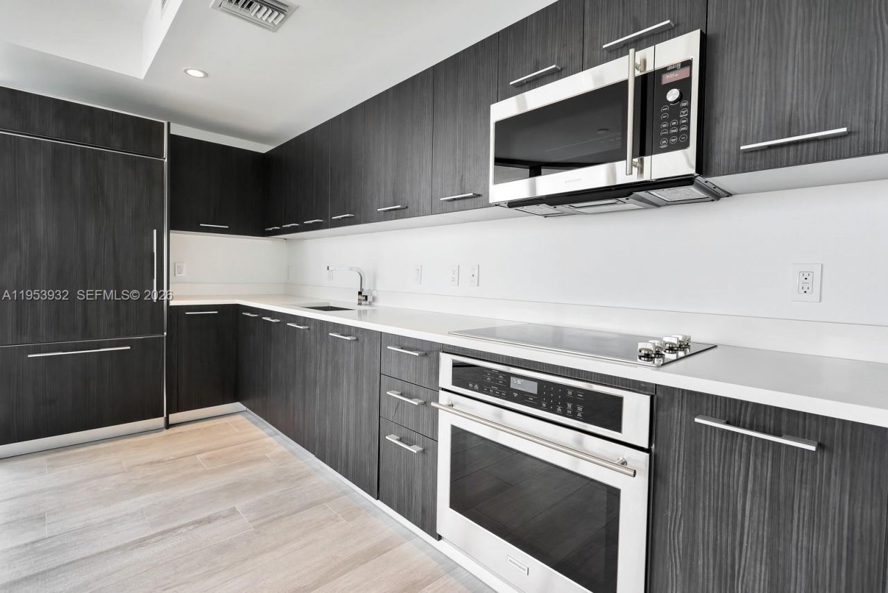 45 SW 9th St , Unit 1806, Miami, FL 33130 Photo