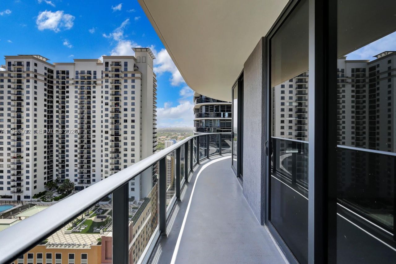 45 SW 9th St , Unit 1806, Miami, FL 33130 Photo