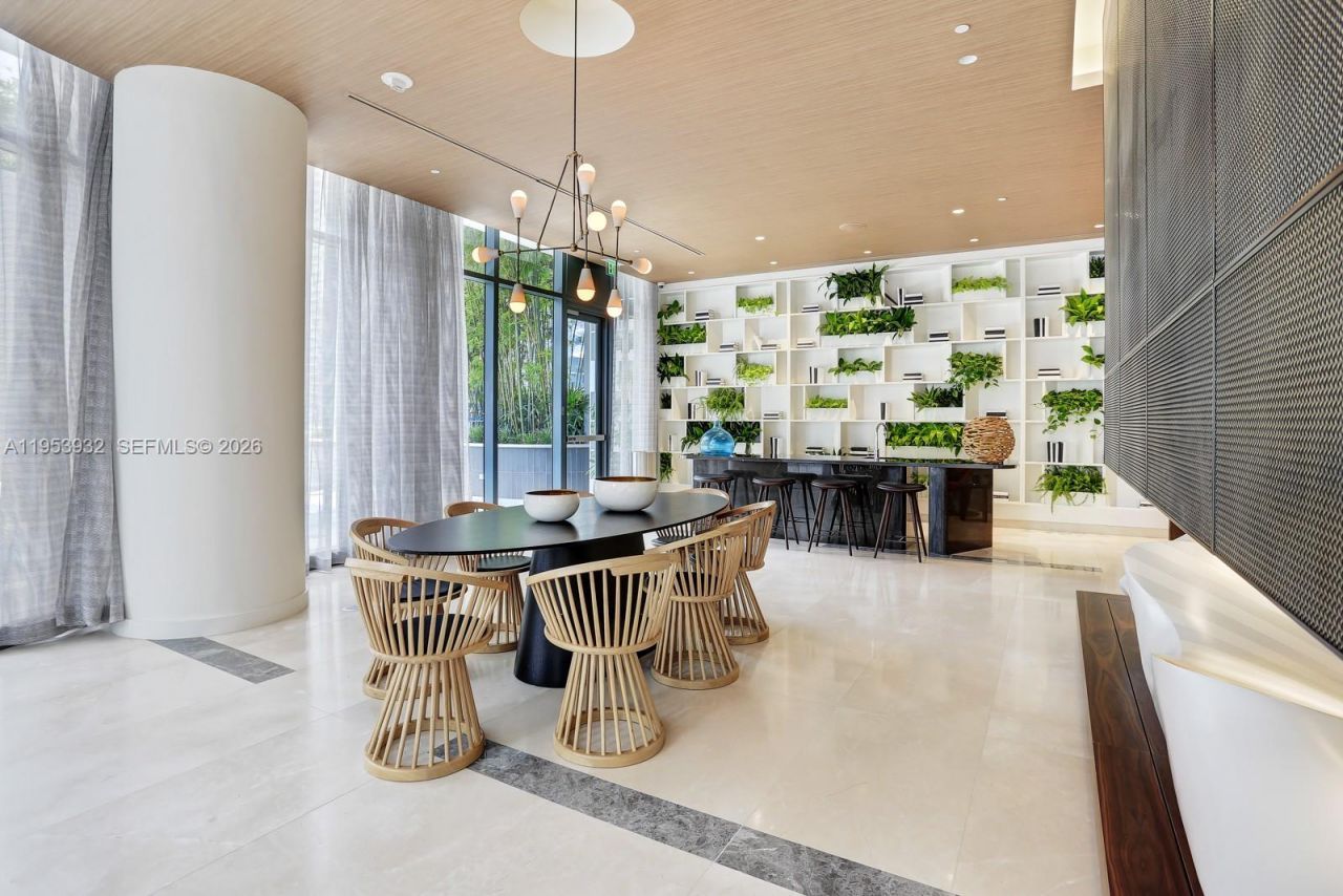 45 SW 9th St , Unit 1806, Miami, FL 33130 Photo