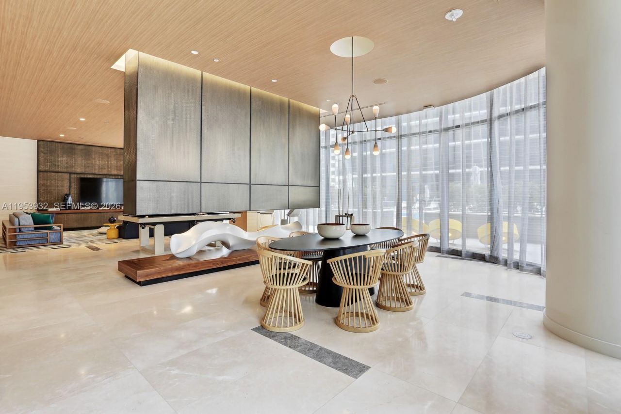 45 SW 9th St , Unit 1806, Miami, FL 33130 Photo