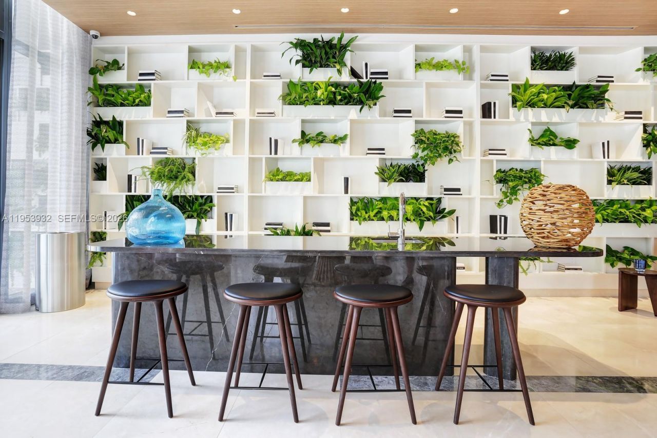 45 SW 9th St , Unit 1806, Miami, FL 33130 Photo