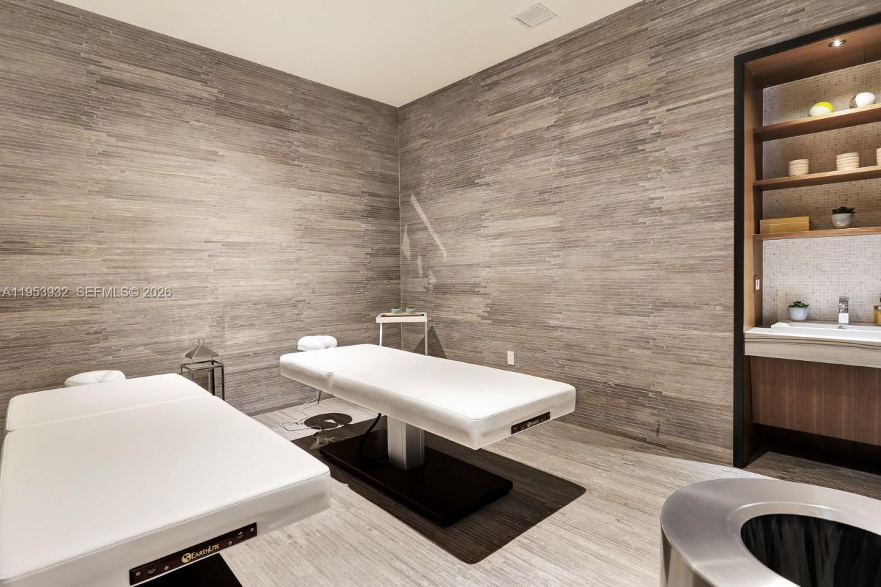 45 SW 9th St , Unit 1806, Miami, FL 33130 Photo