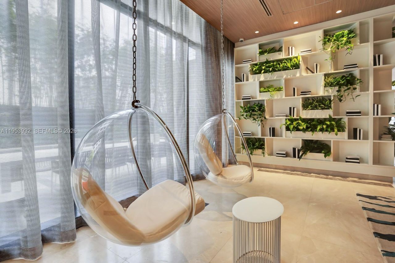 45 SW 9th St , Unit 1806, Miami, FL 33130 Photo