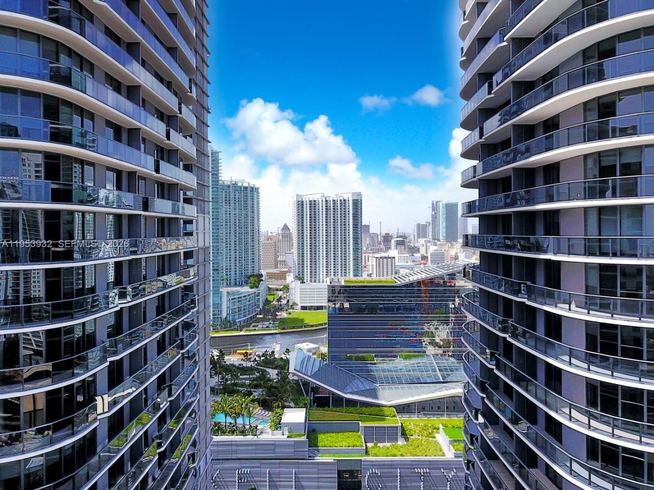 45 SW 9th St , Unit 1806, Miami, FL 33130 Photo