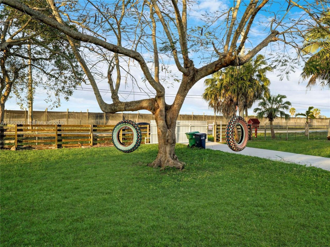 20000 SW 216th St , Miami, FL 33170 Photo