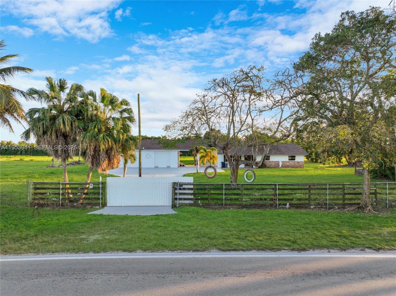 20000 SW 216th St , Miami, FL 33170 Photo