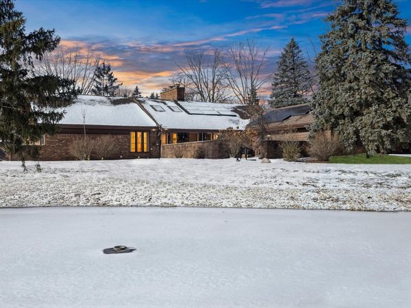 7940 Wolf Road, Burr Ridge, IL 60527