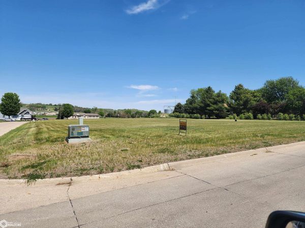 460 Pin Oak Dr, Ida Grove, IA 51445