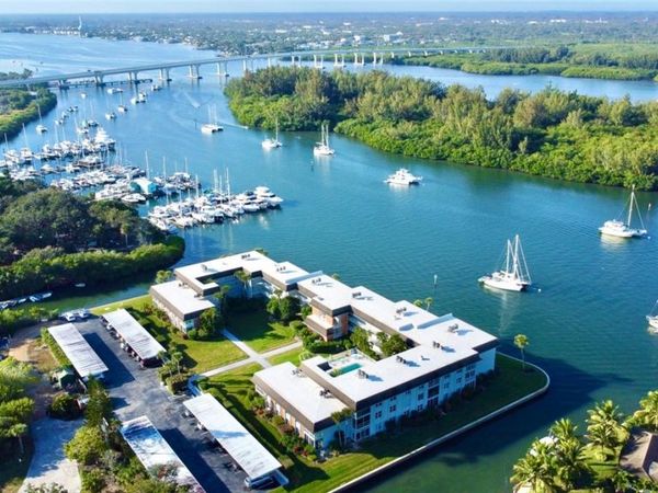 200 Greytwig Road, Unit 212, Vero Beach, FL 32963