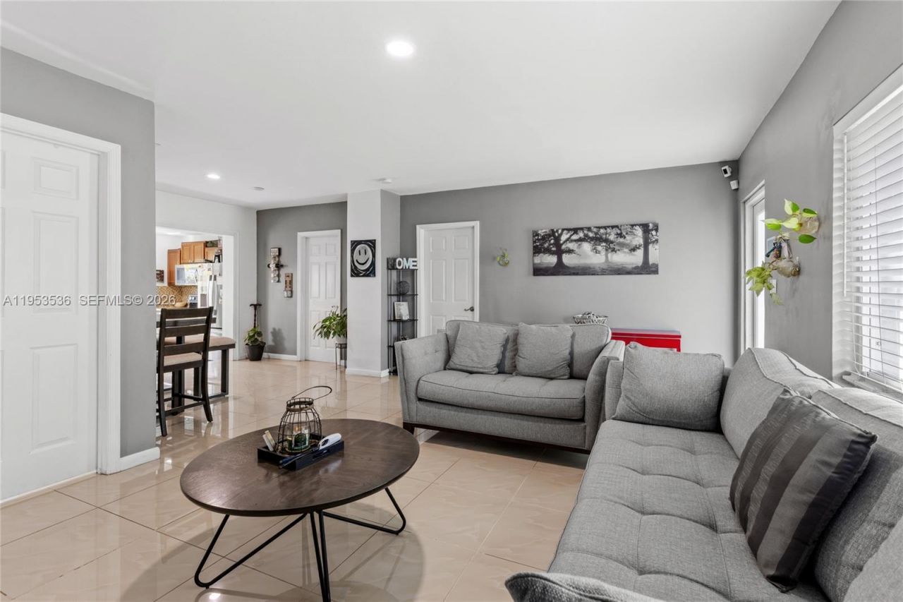 14950 S Biscayne River Dr, Miami, FL 33168 Photo