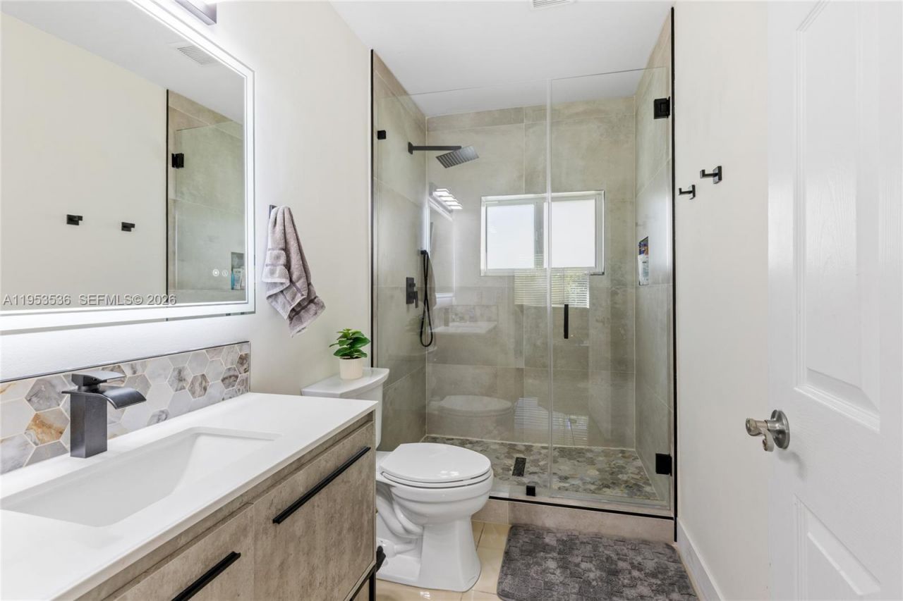 14950 S Biscayne River Dr, Miami, FL 33168 Photo