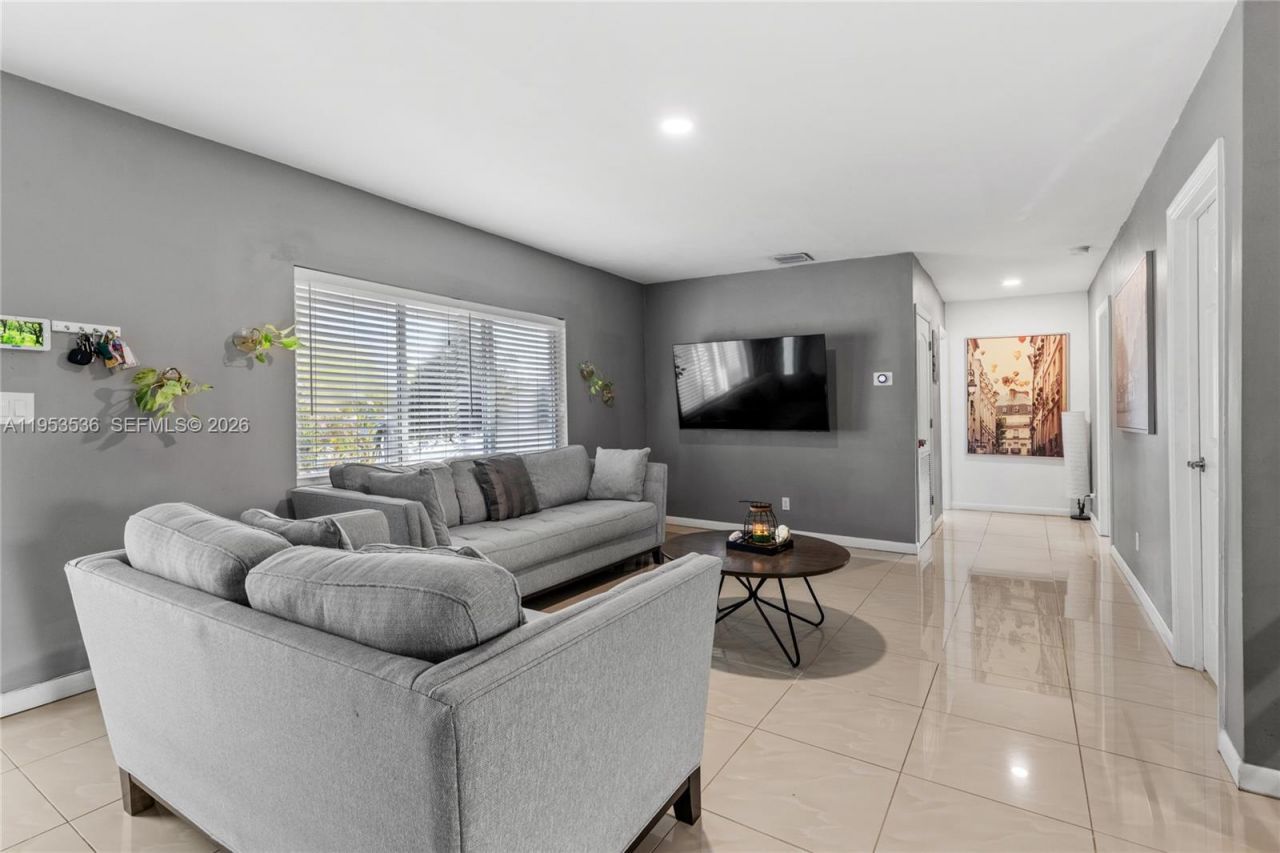 14950 S Biscayne River Dr, Miami, FL 33168 Photo