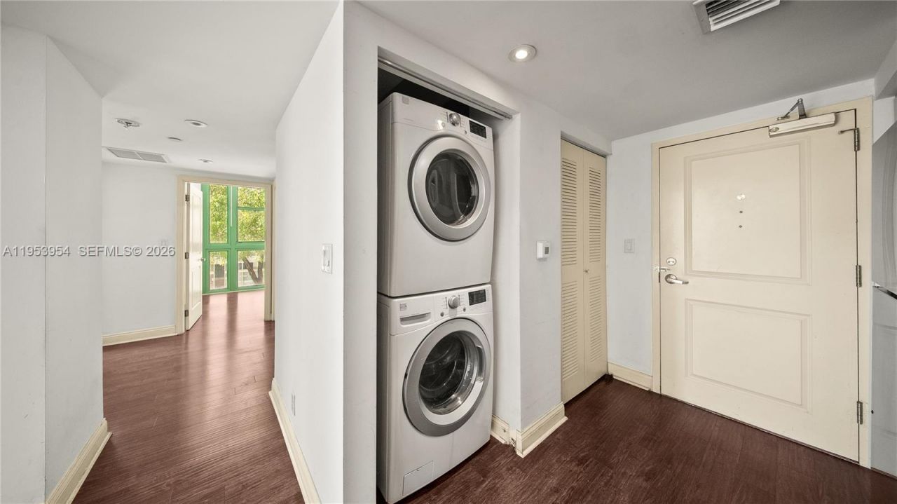 111 E Flagler St, Unit 204, Miami, FL 33131 Photo