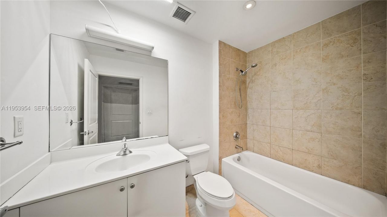 111 E Flagler St, Unit 204, Miami, FL 33131 Photo