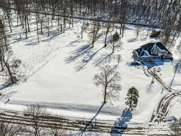 3 Governors Drive, Elkhart, IL 62634