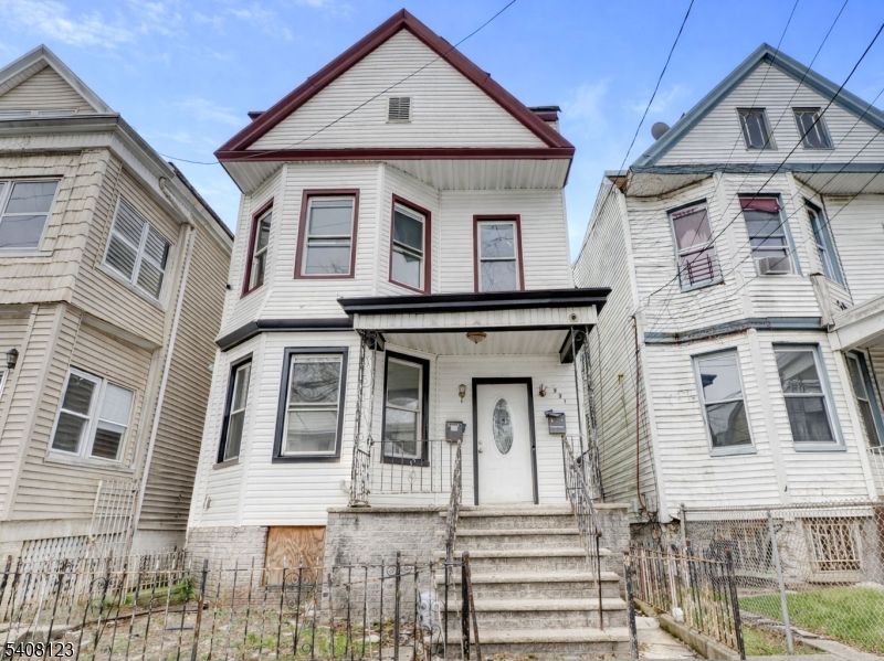 221 Bayview Ave, Jersey, NJ 07305 Main Photo