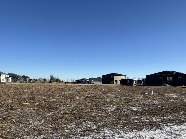 421 Mason Drive, Riverdale, IA 52722