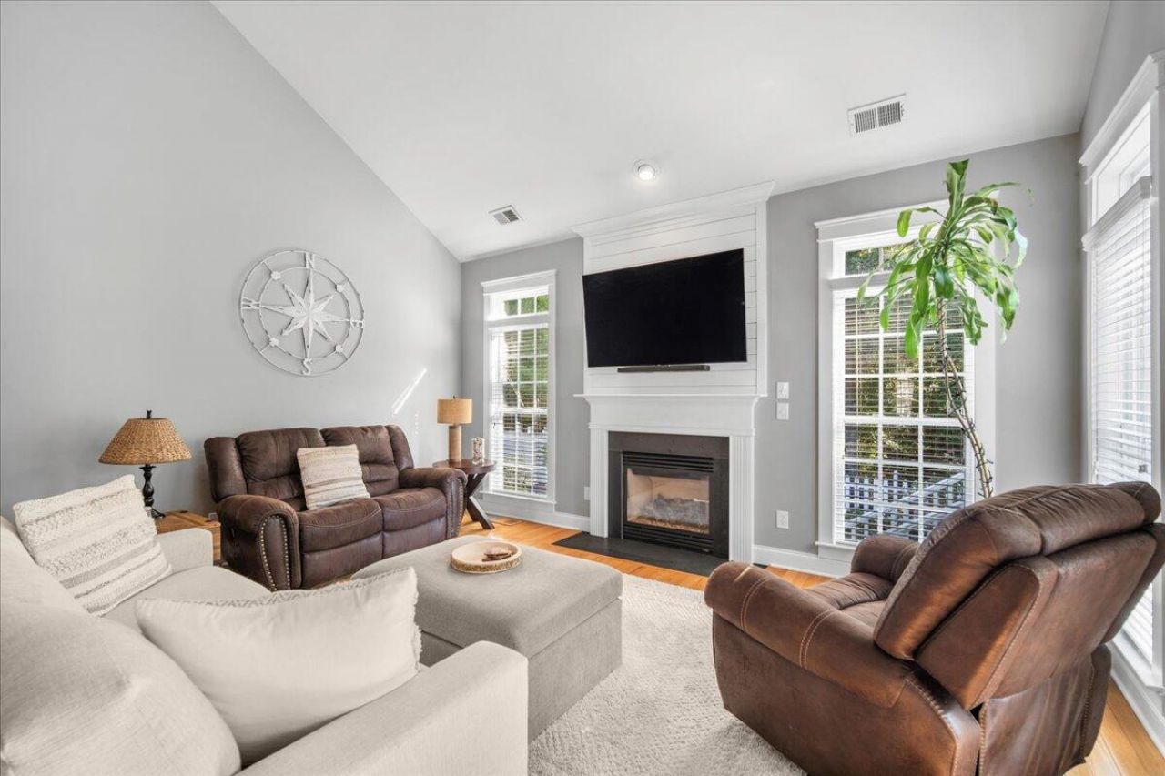 217 Carolinian Drive Photo 12