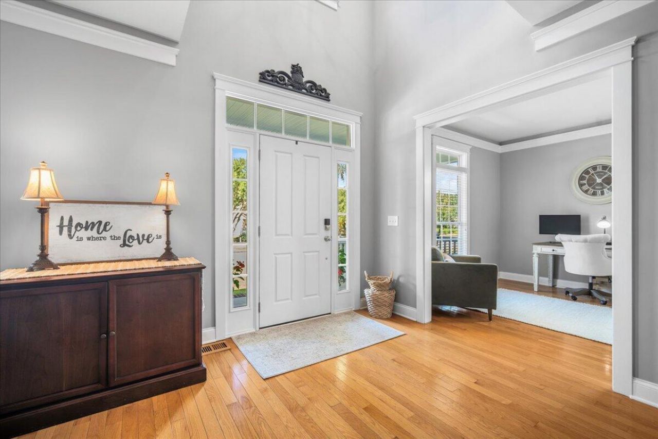 217 Carolinian Drive Photo 2