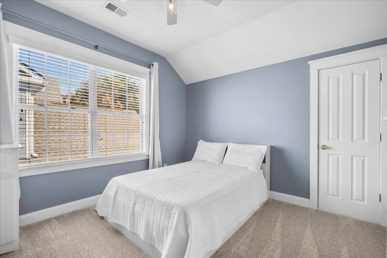 217 Carolinian Drive Photo 29