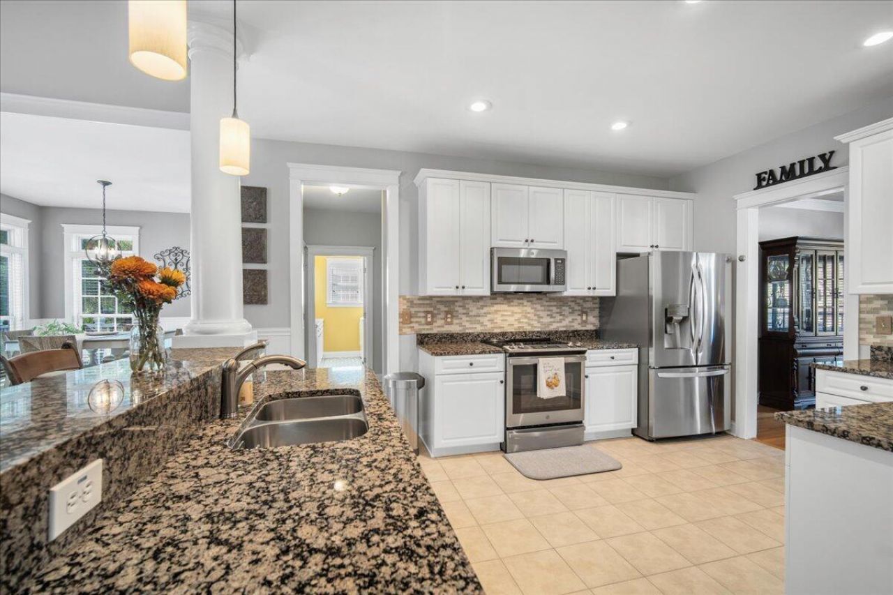 217 Carolinian Drive Photo 8