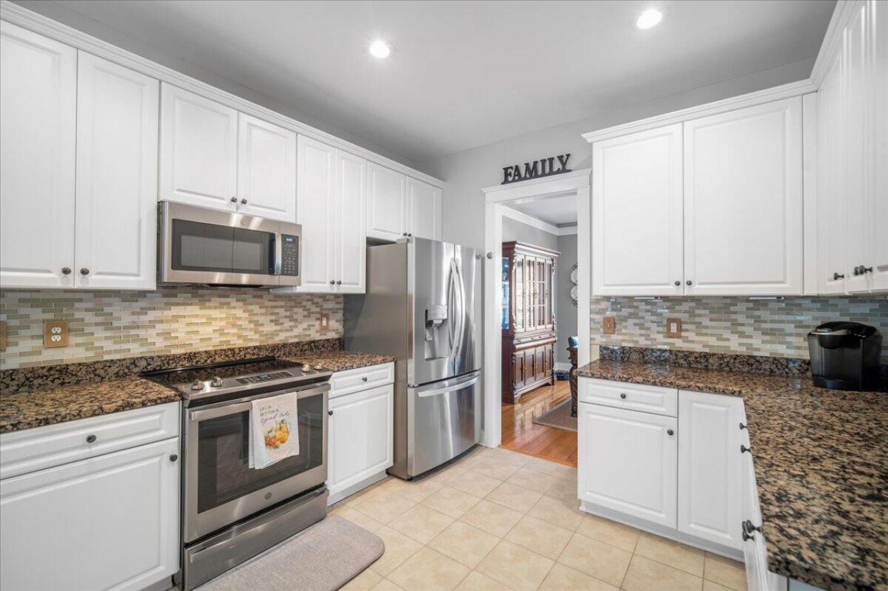 217 Carolinian Drive Photo 9