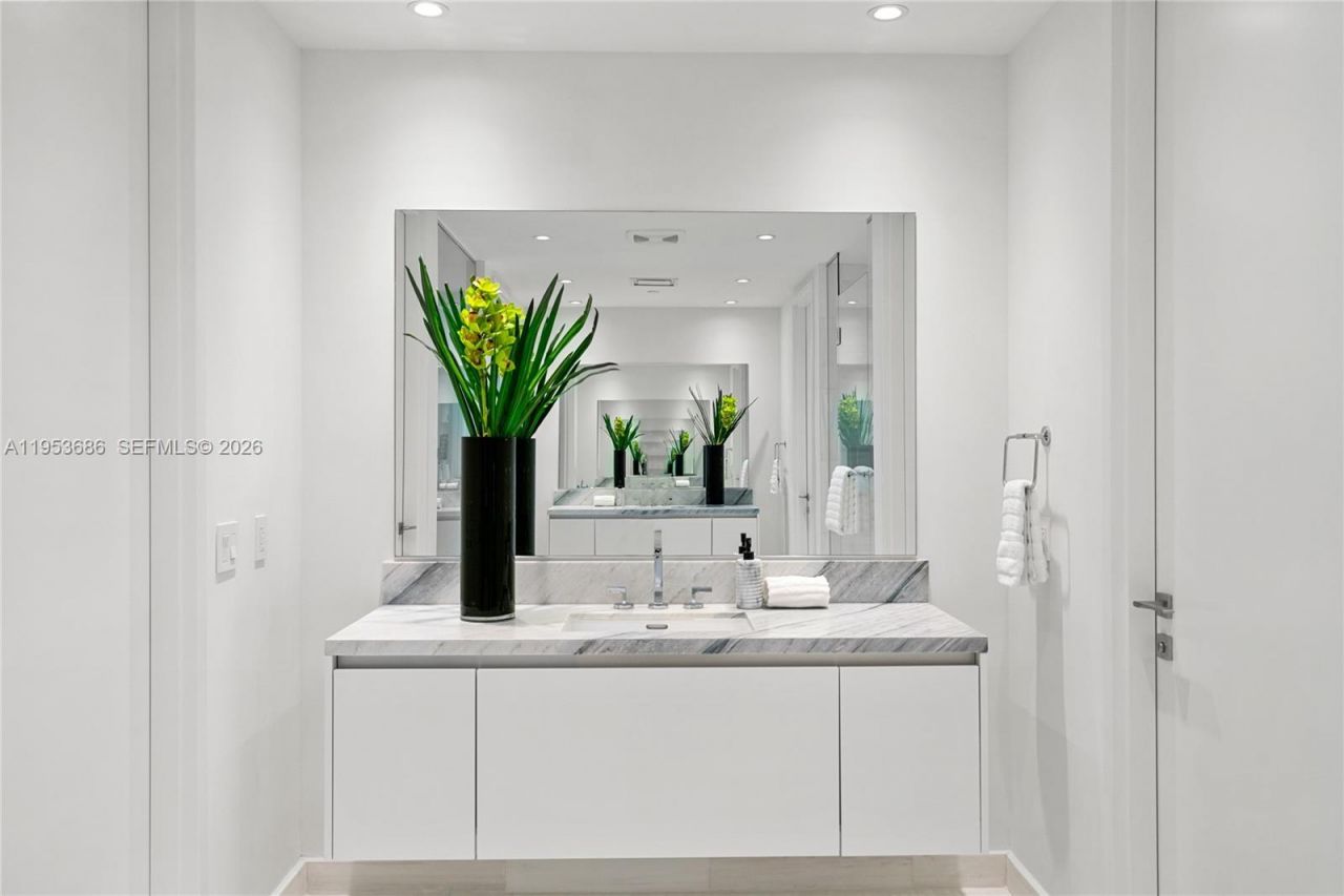 700 NE 26th Ter , Unit 4903, Miami, FL 33137 Photo