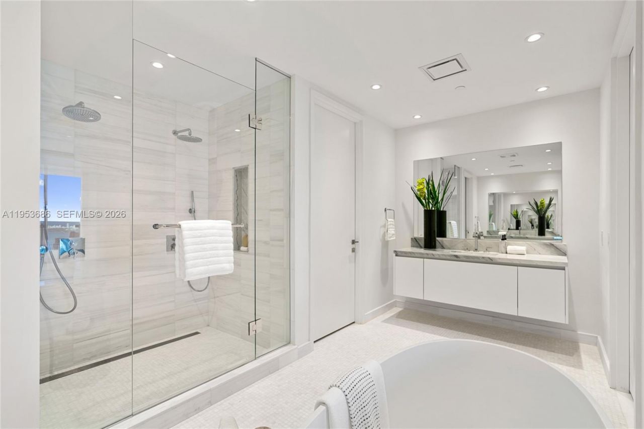 700 NE 26th Ter , Unit 4903, Miami, FL 33137 Photo