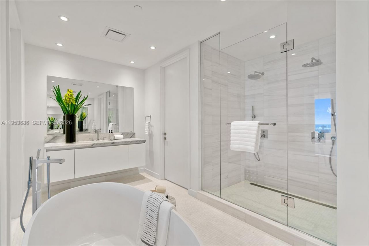 700 NE 26th Ter , Unit 4903, Miami, FL 33137 Photo