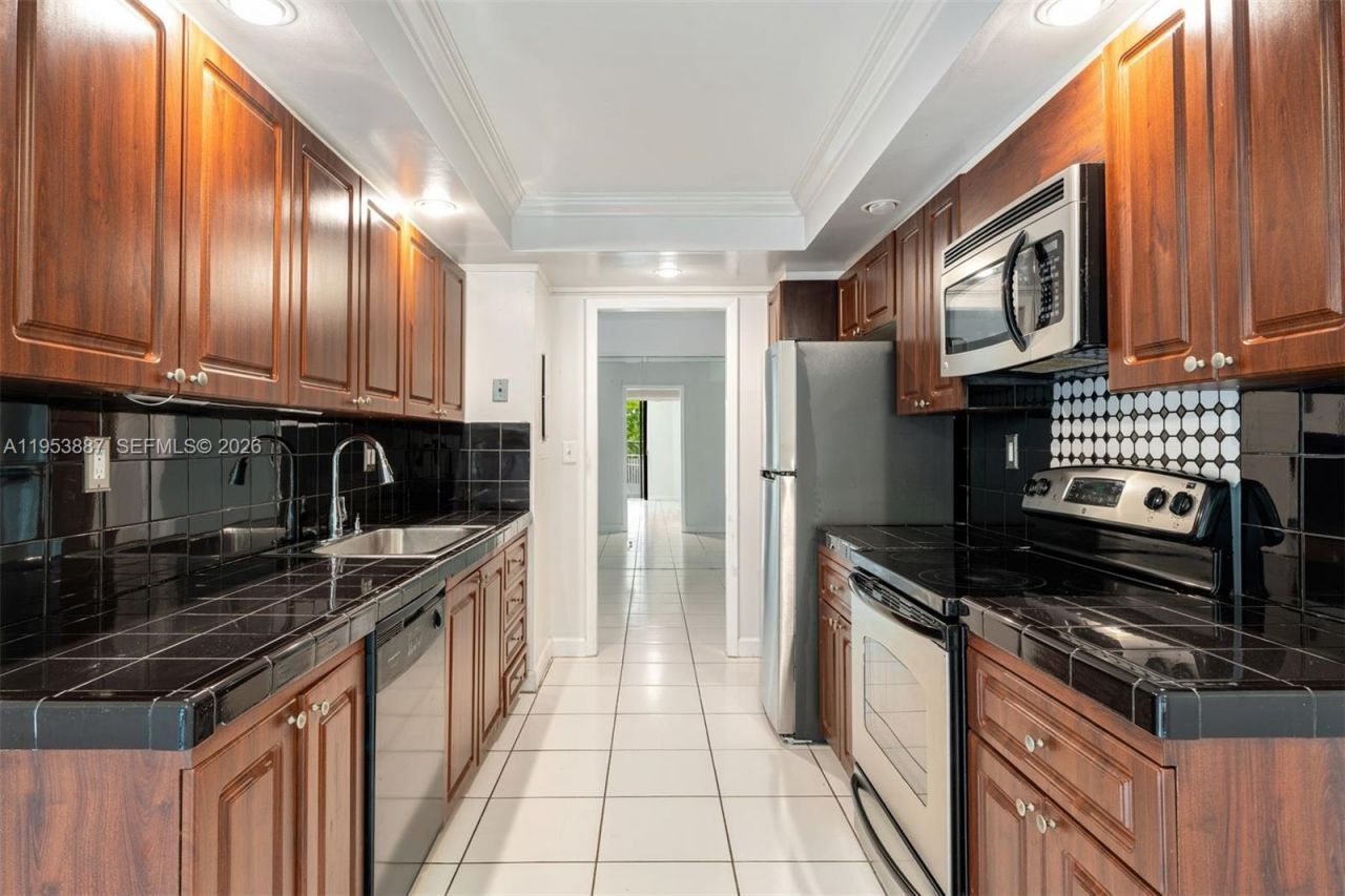 2000 Towerside Ter, Unit 608, Miami, FL 33138 Photo