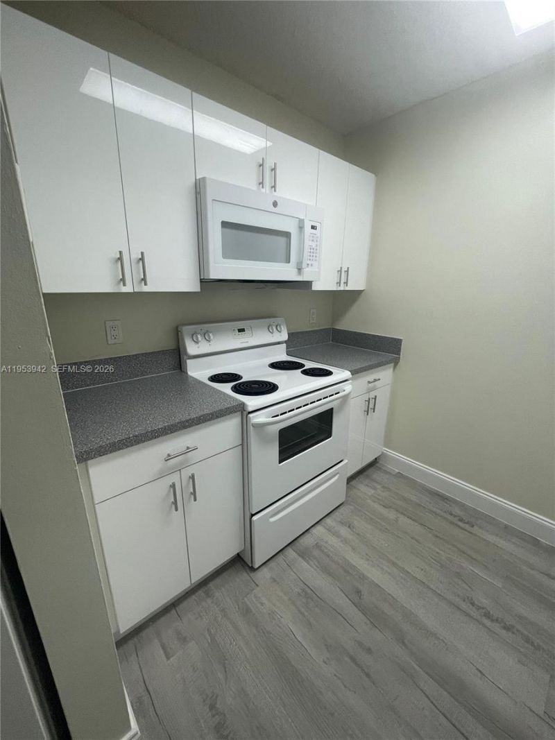 8260 SW 210th St, Unit 320, Cutler Bay, FL 33189 Photo