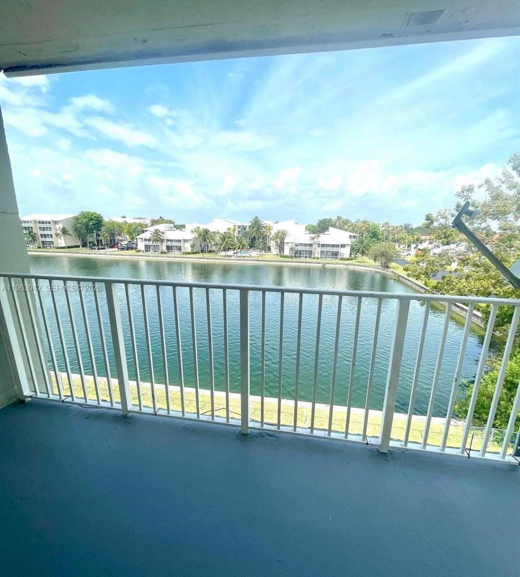 8260 SW 210th St, Unit 320, Cutler Bay, FL 33189 Photo